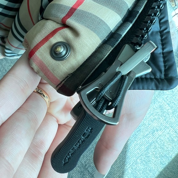 Burberry Men’s Reversible Puffer Coat, size 42 - Picture 10 of 13